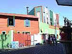 Jellegzetes színes házak Caminitóban