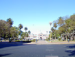 A Plaza de Mayo a kormányhivatal épületével (Casa Rosada)